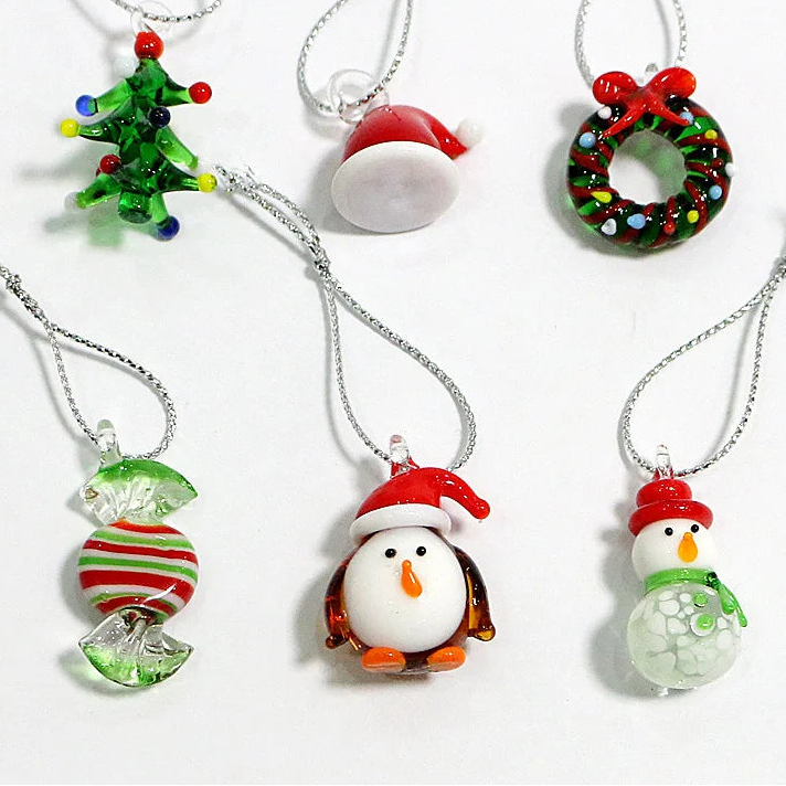 Enfeites de Natal em Vidro com Detalhes Prateados – Peças Artesanais Variadas