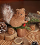 Enfeite de Natal Esquilo com Pinha – Toque Natural e Aconchegante