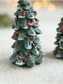 Mini Árvore de Natal Decorativa em Resina – Cenário Elegante